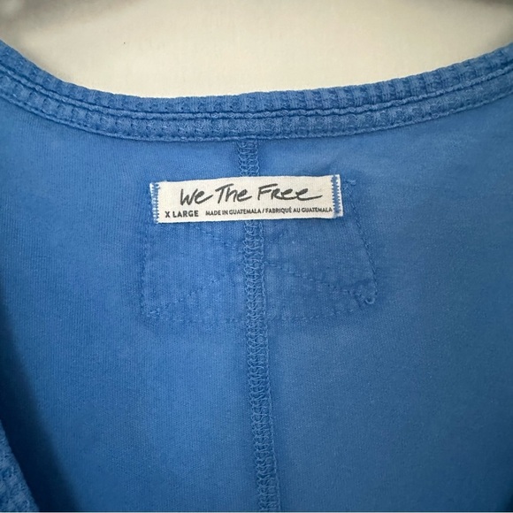 Women's V-Neck Long Sleeve Tops - Blue and Red - Picture 5 of 16